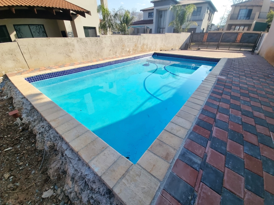 5 Bedroom Property for Sale in Melodie North West